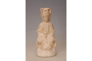 001313白釉观音坐像“聚记”款