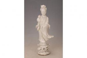 001314白釉观音持莲立像“吴合记”款