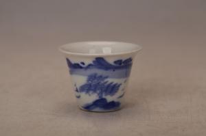 001224青花山水纹撇口酒杯