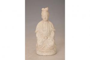 001319白釉捧珠观音坐像