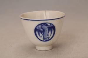 001238白釉青花团鹤纹酒杯