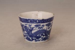 001246蓝彩龙纹杯