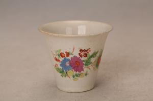 001250五彩花卉纹撇口杯