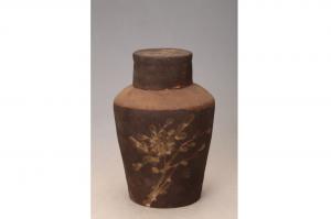 001219褐釉描白花卉纹茶叶罐