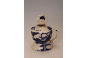 001267青花莲花纹挂壁油灯