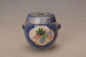 001283蓝釉喷彩开光花卉纹双狮耳鼓形盖罐