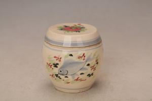 001293五彩鱼藻纹盖罐