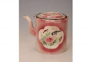 001672红地喷彩开光花卉纹提梁壶