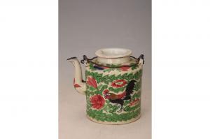 001684五彩公鸡花卉纹提梁壶