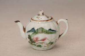 001700五彩山水纹壶