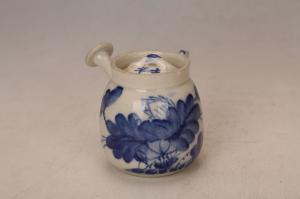 001704青花花草纹壶