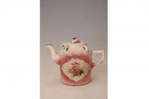 001709喷彩红地开光花卉纹四系味壶