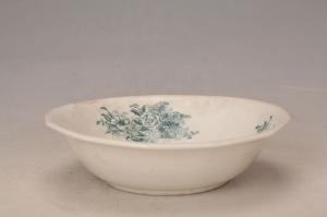 001718白釉印花花卉纹花口碗