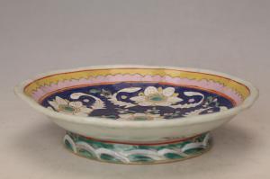 001735粉彩缠枝花卉纹花口盘