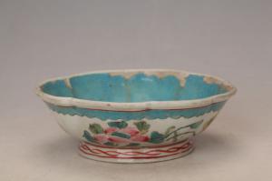 001740粉彩花蝶纹花口碗