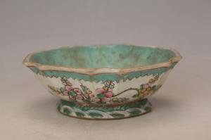 001744粉彩花蝶纹花口碗