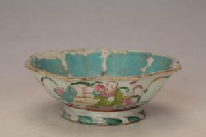 001745粉彩人物纹八角碗