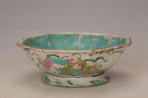 001746粉彩人物纹八角碗