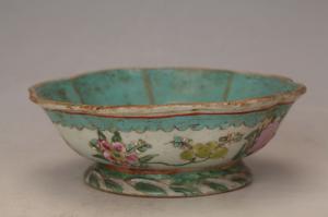 001750粉彩花蝶纹花口碗