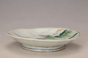 001783五彩山水纹花口盘“潮安陶兴”款