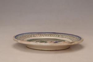 001798九村窑红绿彩花卉纹盘“饶平万益”款