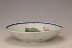 001818青花红绿彩莲池纹盘