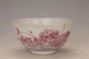 001830胭脂红莲花纹碗“陶成玉”款