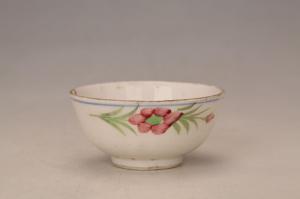 001835五彩花卉纹碗