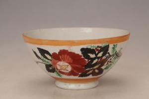 001839五彩花卉图案纹碗