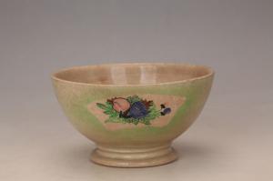 001841绿地喷彩开光仙桃纹英碗