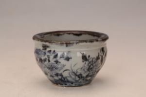 001853青花花卉纹折沿钵