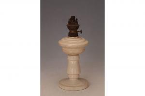 001868白釉煤油灯“长胜”款