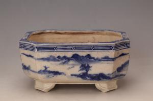 001873青花山水纹八角四足方形花钵