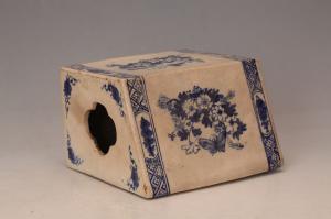 001874青花花卉图案纹方形枕头