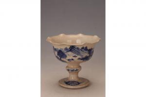 001882青花山水纹高足荷口碗