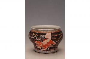 001913“瑞发造”“永和”款彩绘狮球纹缸