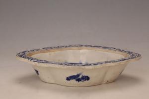 001915蓝彩山水纹菱形盅