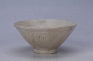 002115青白釉刻划花花卉纹碗