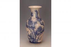 001950青花牡凤纹束颈溜肩长腹瓶