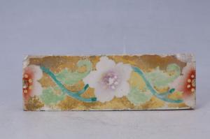 002129“吴泉记庆源瓷厂出品”款五彩花卉纹砖