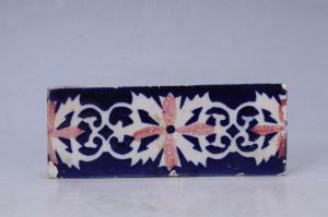 002130“潮安吴泉记庆源瓷厂出品”款五彩花卉纹砖