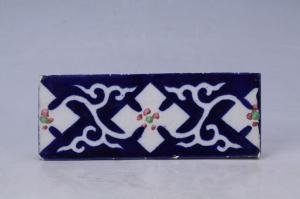 002131“潮安吴泉记庆源瓷厂出品”款五彩花卉纹砖