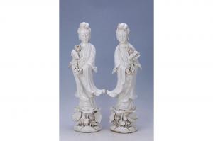 002132“吴合记”款白釉持莲观音立像