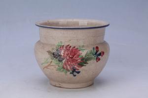 002134五彩花卉纹吐盂