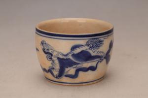 001965“中国源利出品”款青花狮纹钵