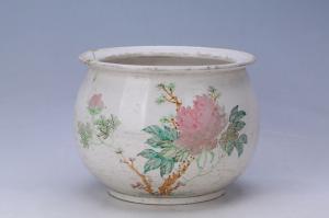 002136“民国廿二年秋月如合出品”款五彩花卉纹钵