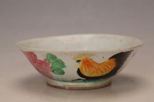 001970“联和”五彩蕉叶公鸡纹碗