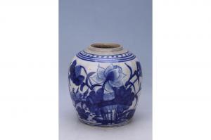 002140蓝彩莲池纹罐