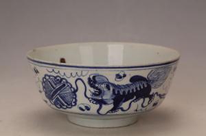 001982“名利”款青花狮子戏球纹碗