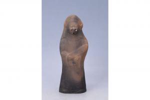 002154“潮生”款陶塑人物像